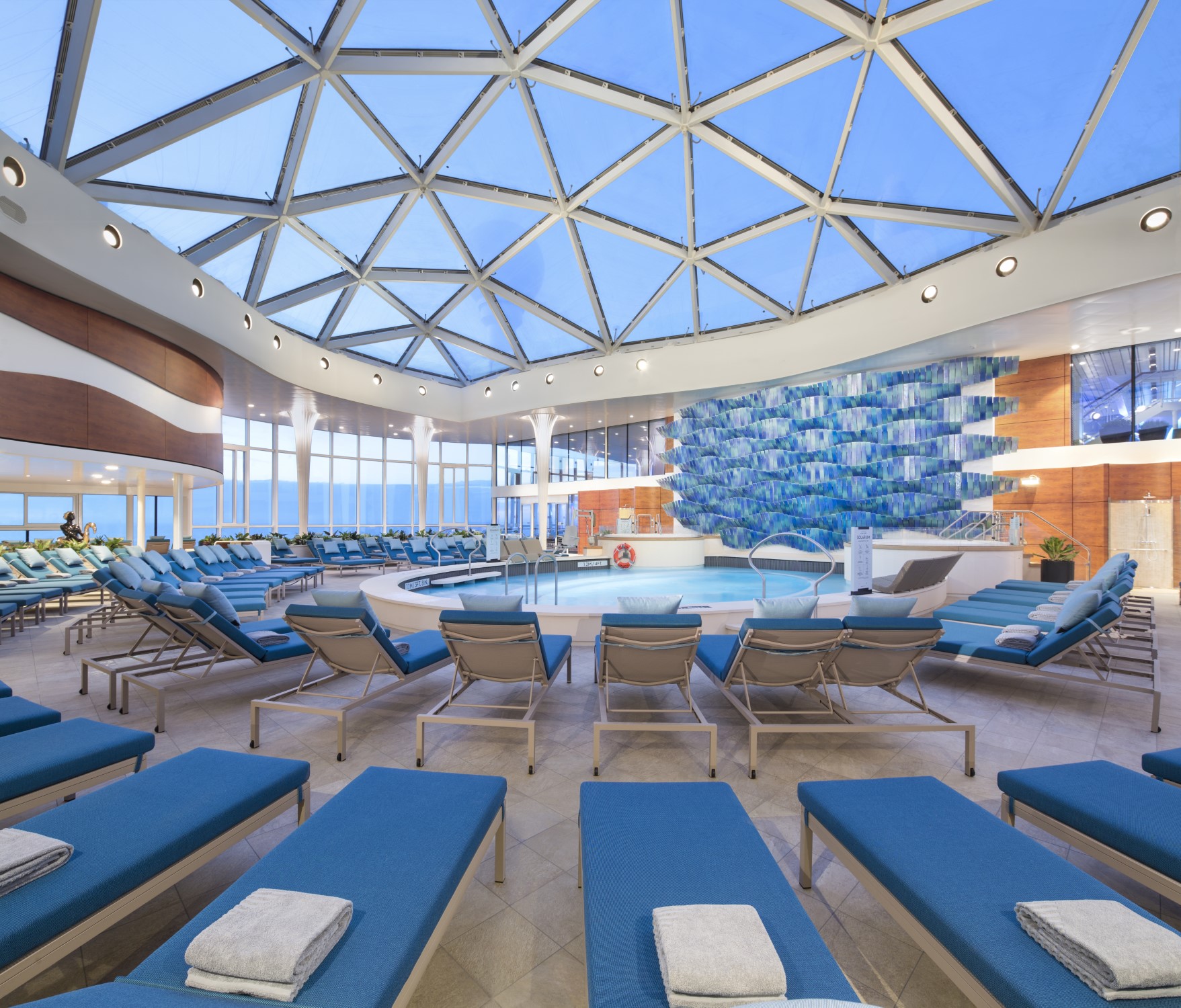 MyCruise Celebrity-Cruises Beyond Offentlige-arealer Pool-spa4